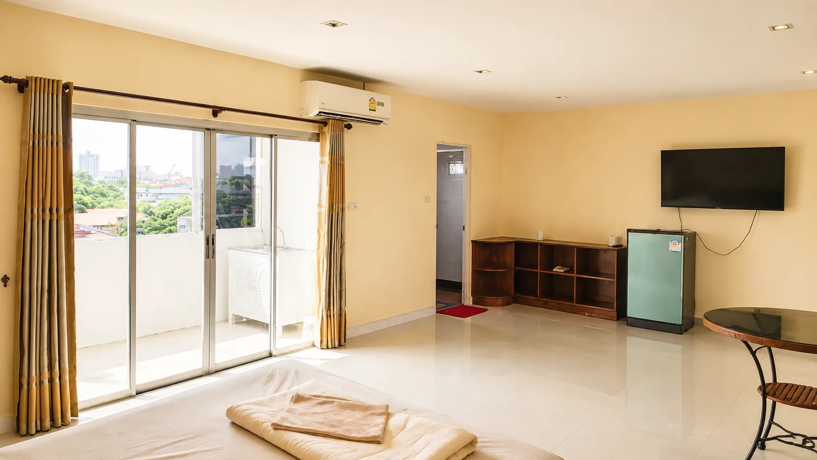 ห้องสูทชั้นดาดฟ้าที่ Honey Place Pattaya — ยังไม่มีรูป